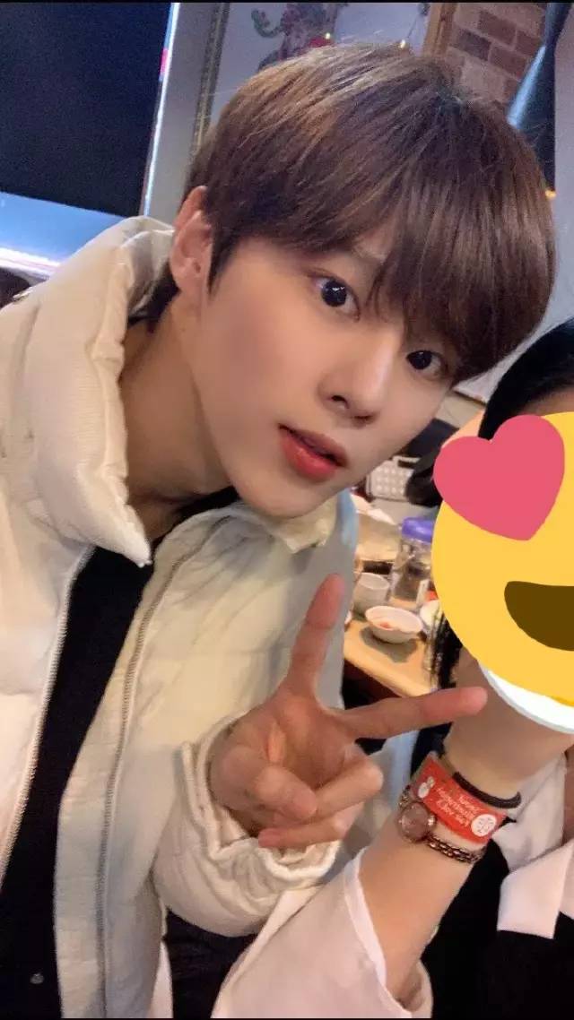 金宇硕作为up10tion中的一员出道后就已经初见人气,无奈于韩国演艺圈