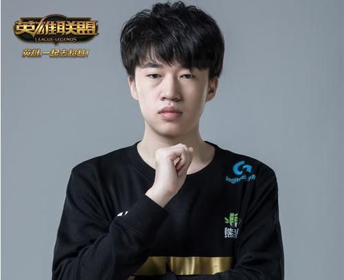 rng德杯首局轻松击败rw