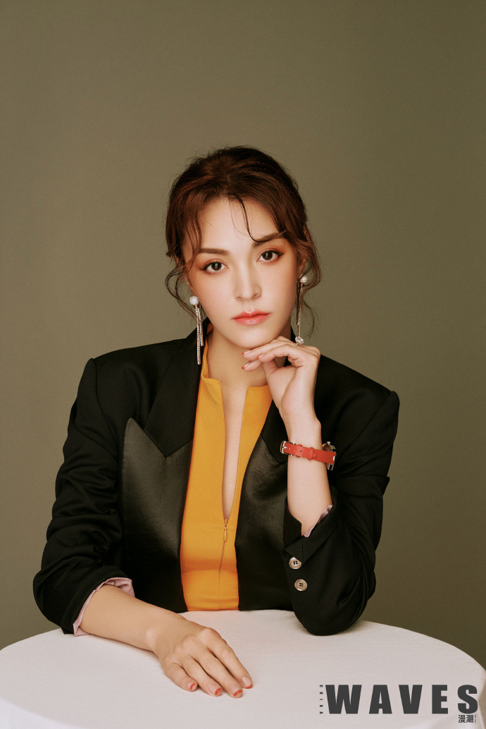 张榕容最新时尚大片,百变造型轻松驾驭,有灵气有仙气还有御姐范