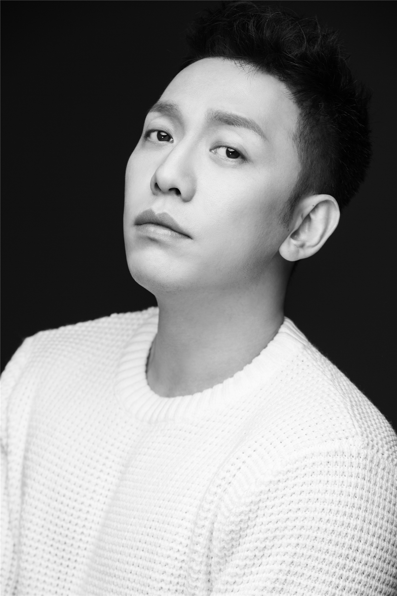 赵震宇特战荣耀杀青热血演技展军人风姿