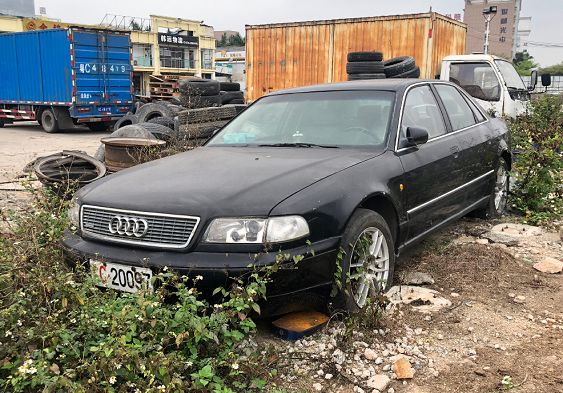 奥迪a8才升级到第三代,虽然在90年代的豪车竞争激烈,但是奥迪a8还是