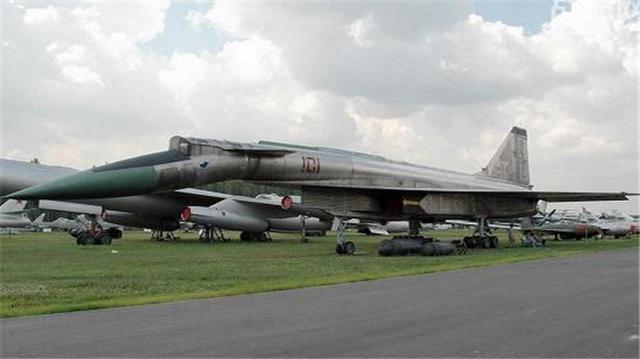 打击范围可涵盖半径16000公里,美国军队也装备了超音速战略轰炸机b1-b