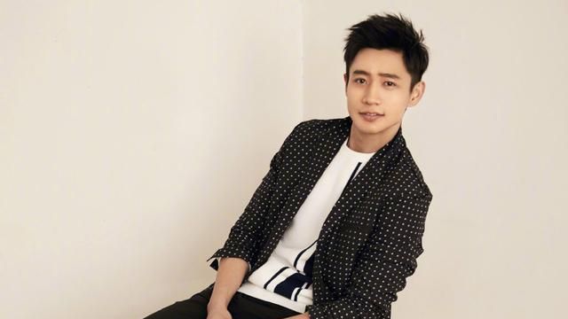 2019.12.27最新娱乐资讯:邓伦,朱一龙,易烊千玺,关晓彤,胡