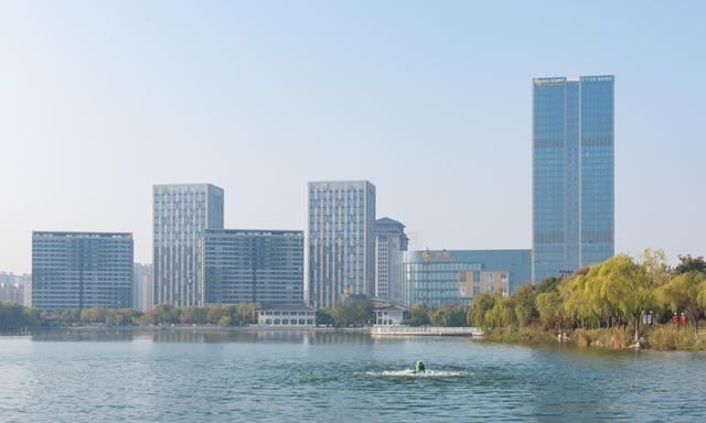 江苏盐城的颜值担当城南新区这座人工湖成了休闲胜地