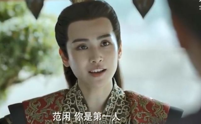 女扮男老总_女秘书被渣男老总亲(2)