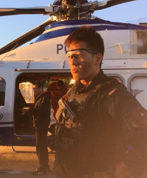 同时,凌潇肃还晒出他在2007年主演的电视剧《跤王》剧照,当时他与姚晨