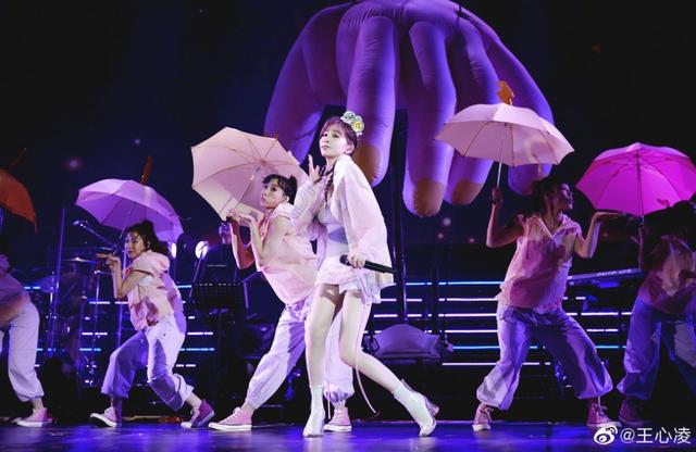 王心凌武汉演唱会低温6度台上又唱又跳点燃现场气氛