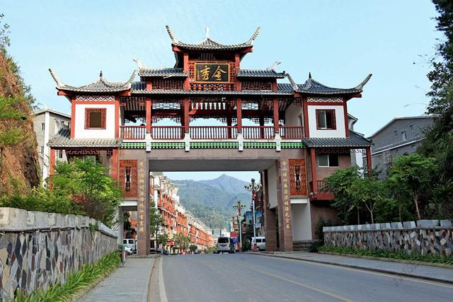 广西来宾市一个县有高速公路却不经过县城gdp市内垫底