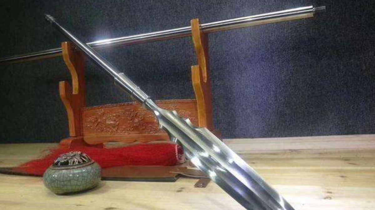 谈谈古代的武器重量:普通的刀重2斤,为何青龙偃月刀重82斤?