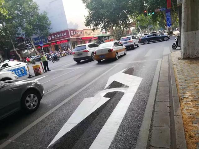 这个地方有左转标志也不能掉头否则扣6分很多人还不知道