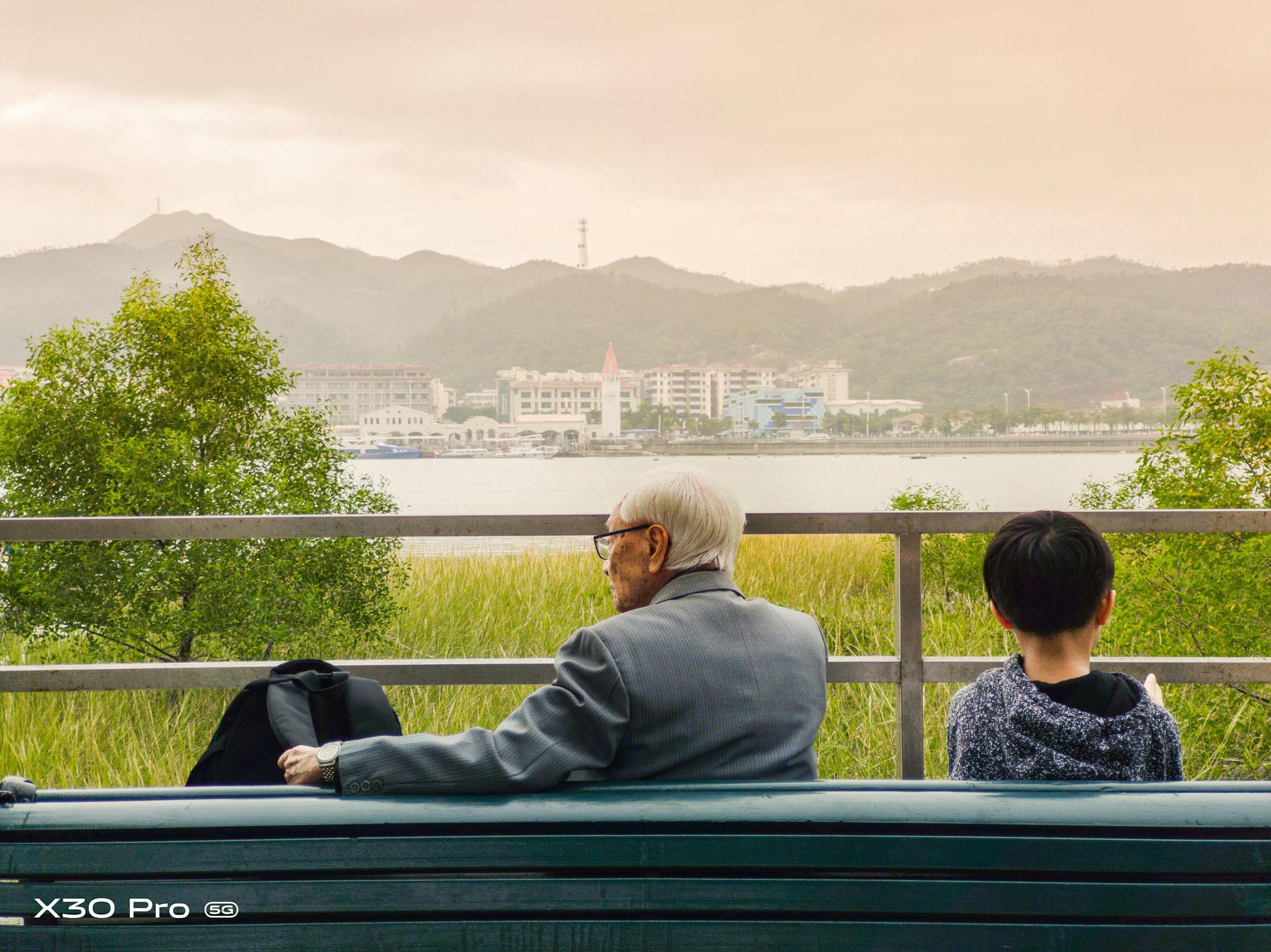 vivo X30 Pro拍日偏食获央视新闻点赞！看来60倍变焦很有必要！