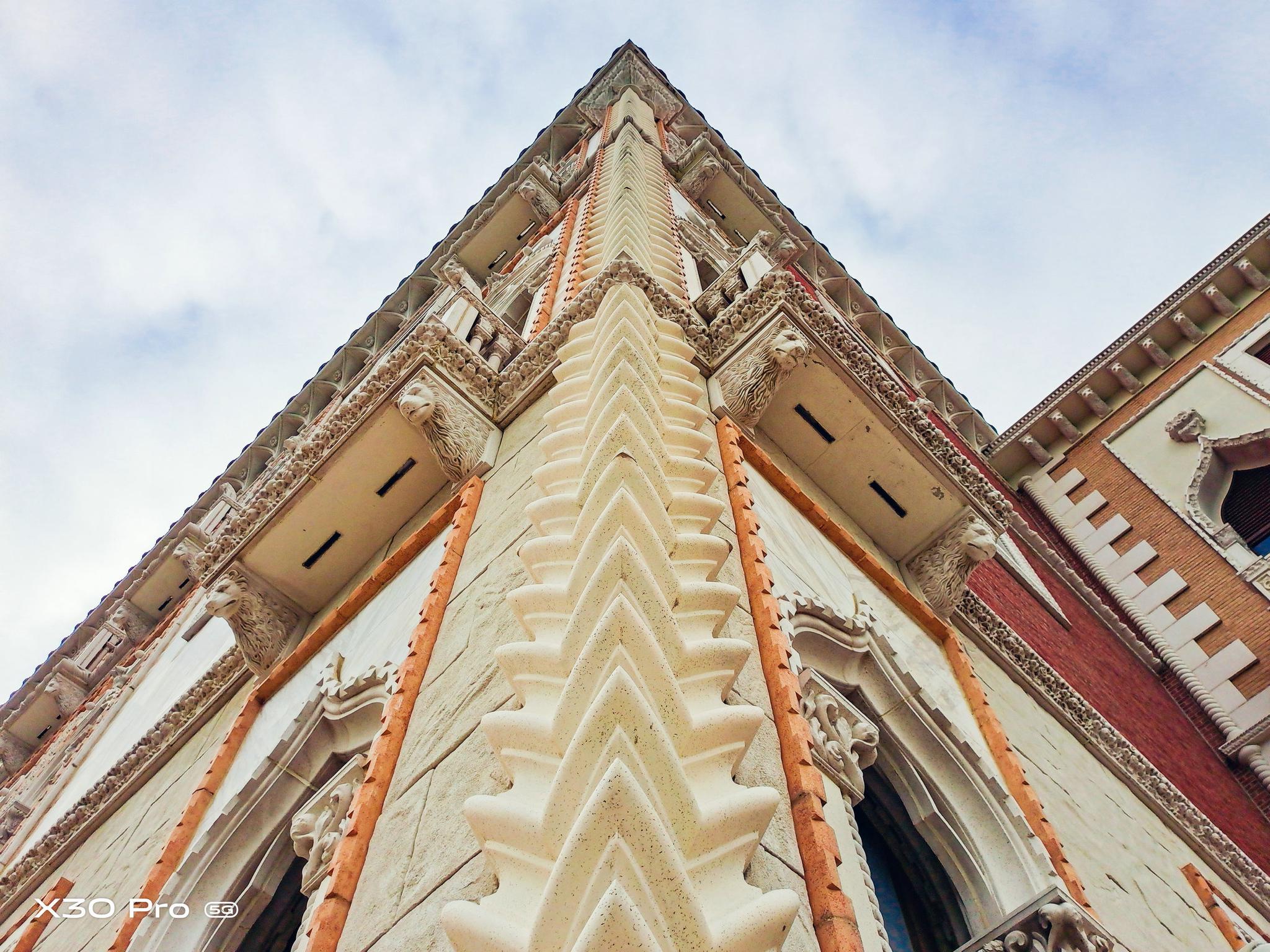 vivo X30 Pro拍日偏食获央视新闻点赞！看来60倍变焦很有必要！