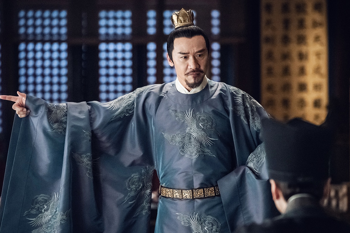 《鹤唳华亭》罗晋上演霸道吻戏 黄志忠成"柠檬爹"