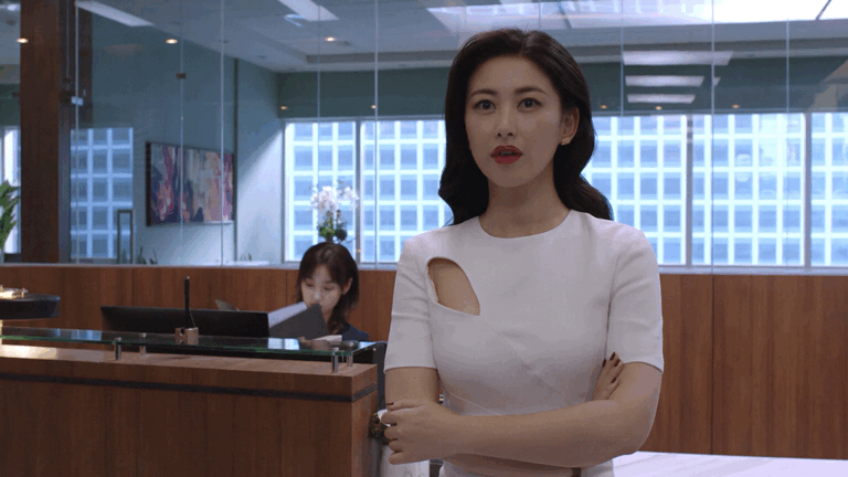 生长在意大利的朱珠对轻奢风也了如指掌.