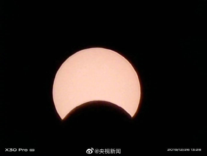 vivo X30 Pro拍日偏食获央视新闻点赞！看来60倍变焦很有必要！