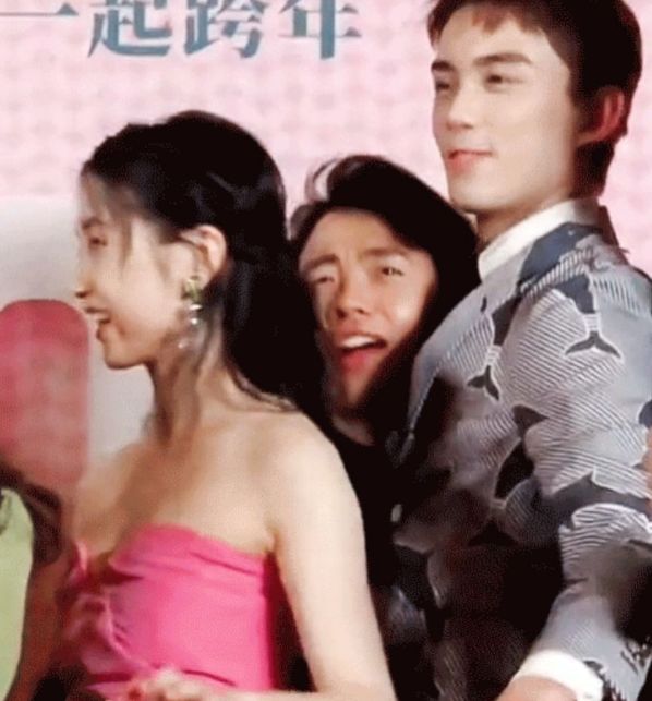 吴磊把郭麒麟搂怀里镜头慢放看清这一细节才知多宠张子枫