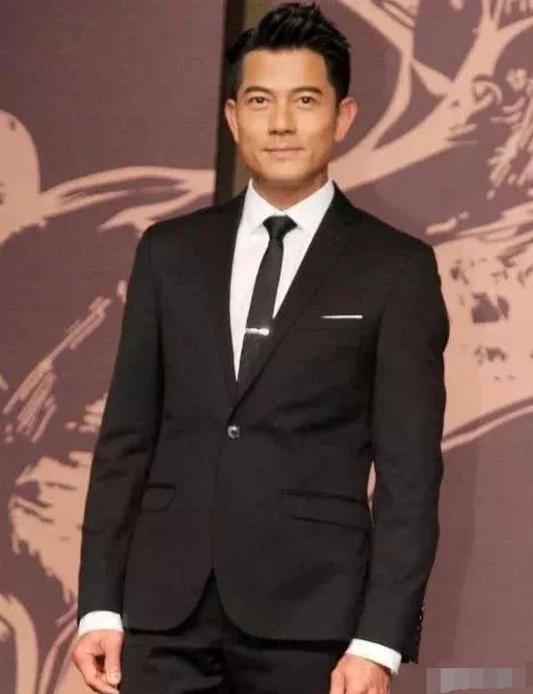 郭富城被老师说是"全班最丑的人",看看他同学颜值到底有多高?