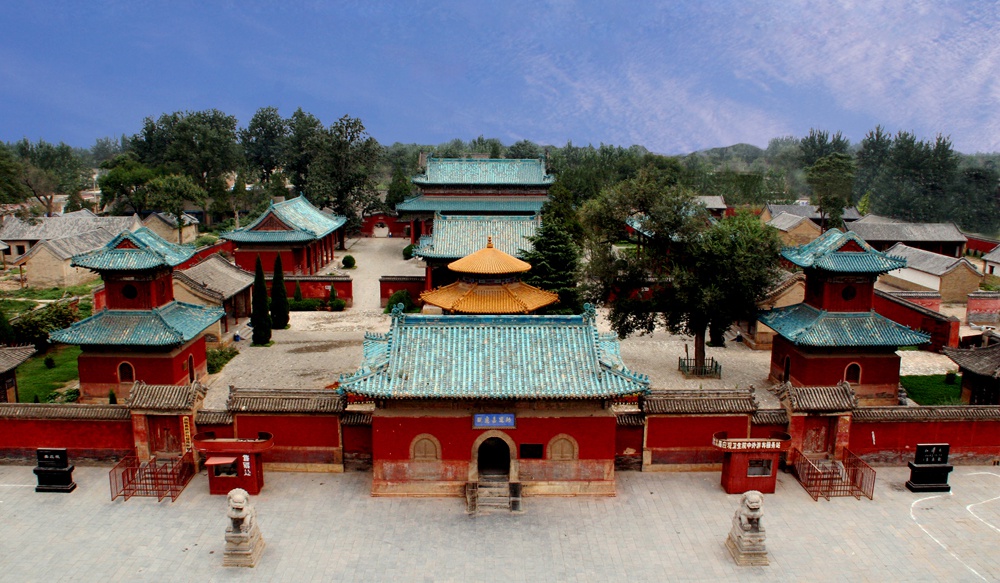 河南有座皇家寺庙群,建筑风格仿造故宫,被誉为中原小故宫