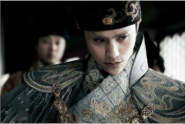 看了陈坤演的公公,看了靳东演的公公,聂远演过公公你相信吗?