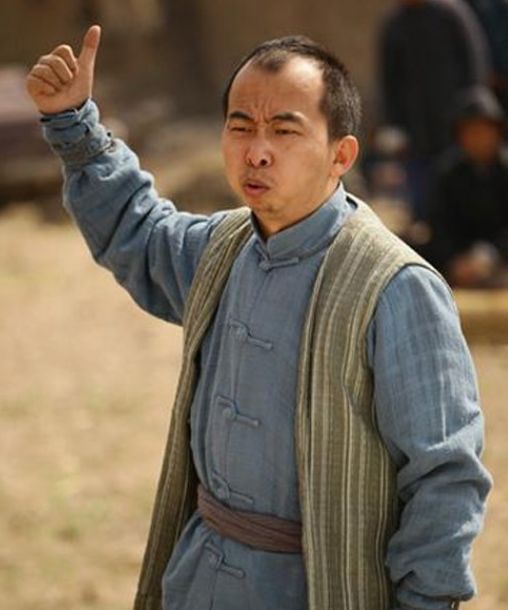 9岁出道,因长得丑演了29年配角,如今38岁身家上亿老婆貌美如花