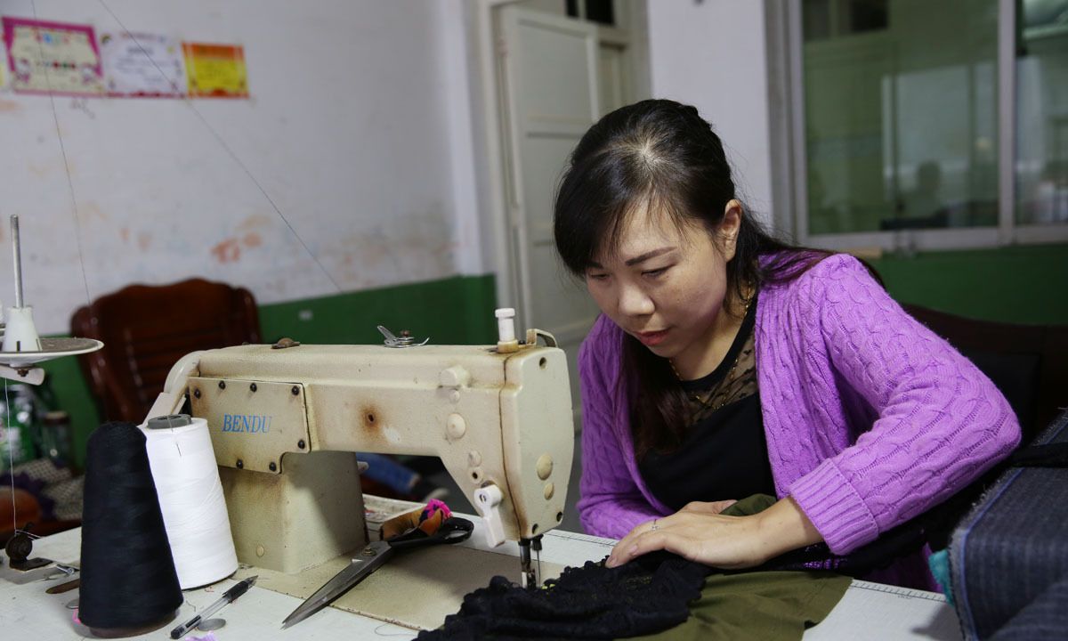 哪里可以学做衣服设计师的（哪里可以学做衣服）