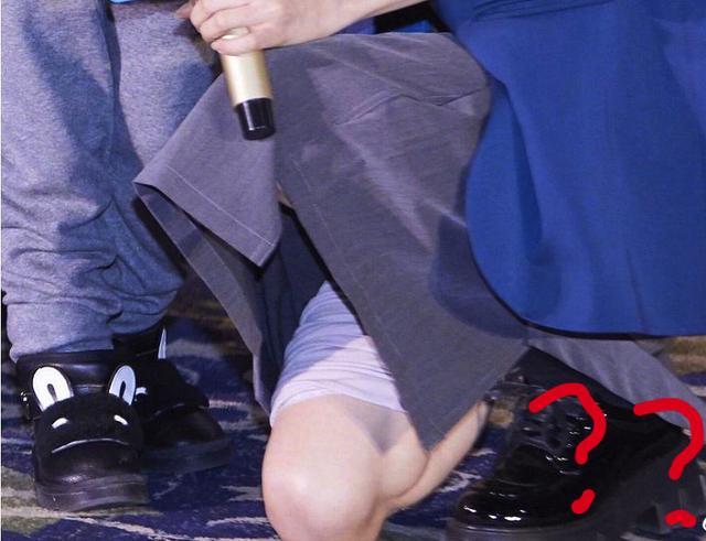 钟楚曦穿西装配长裙美炸了当她蹲下跪地瞬间网友纷纷笑岔了气