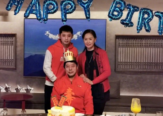 兵坛大魔王张继科近况如何?晒一家三口照片,分手后至今单身?