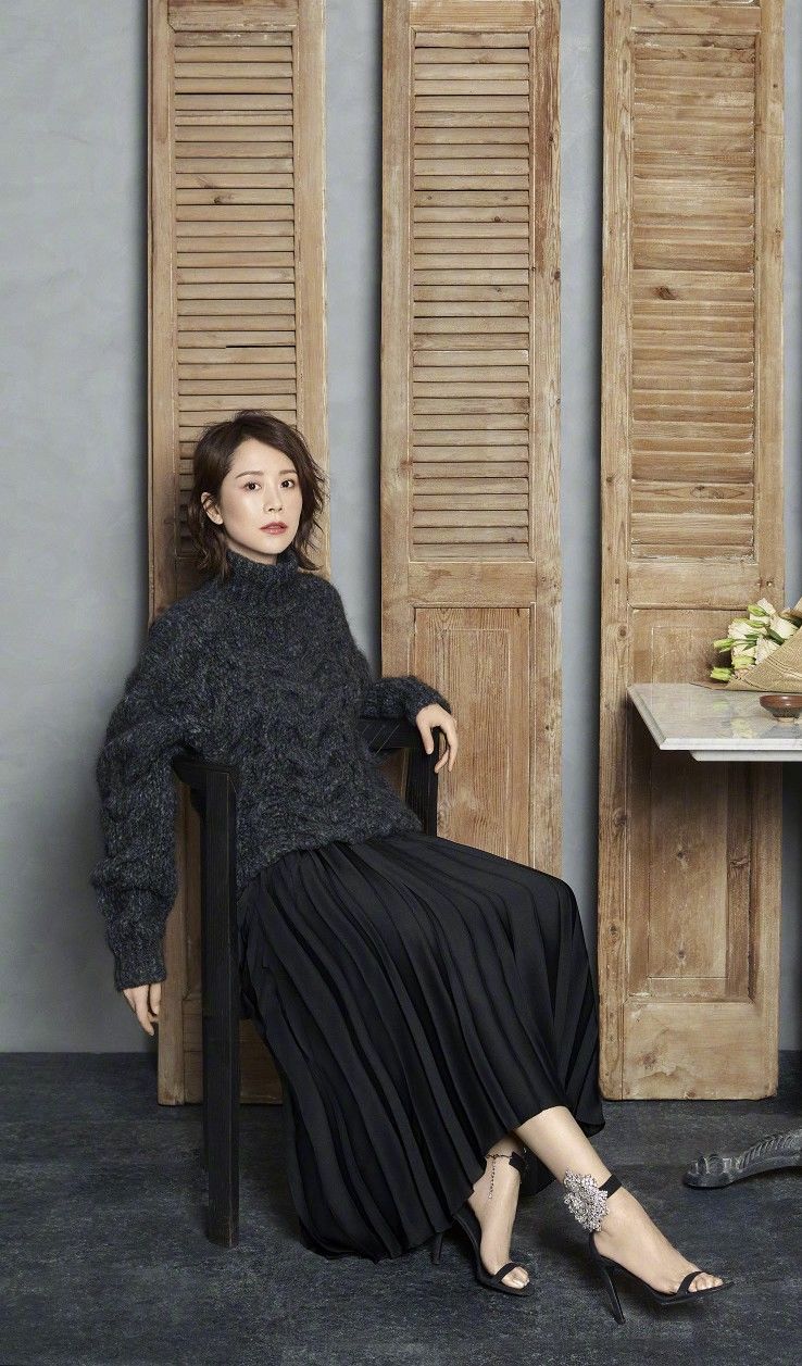 42岁海清又登新封!多套造型玩转冬季,解锁"好媳妇"穿搭新模板