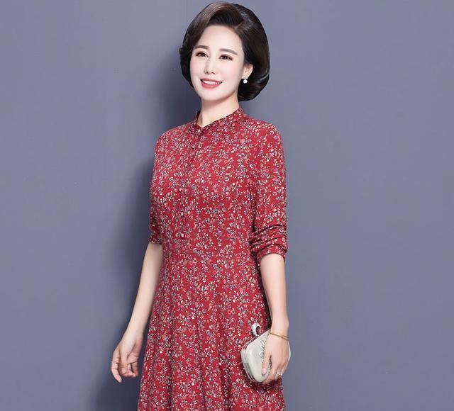 70后的你,再不打扮就晚了,春节这几款温婉风裙子,保证年轻十岁