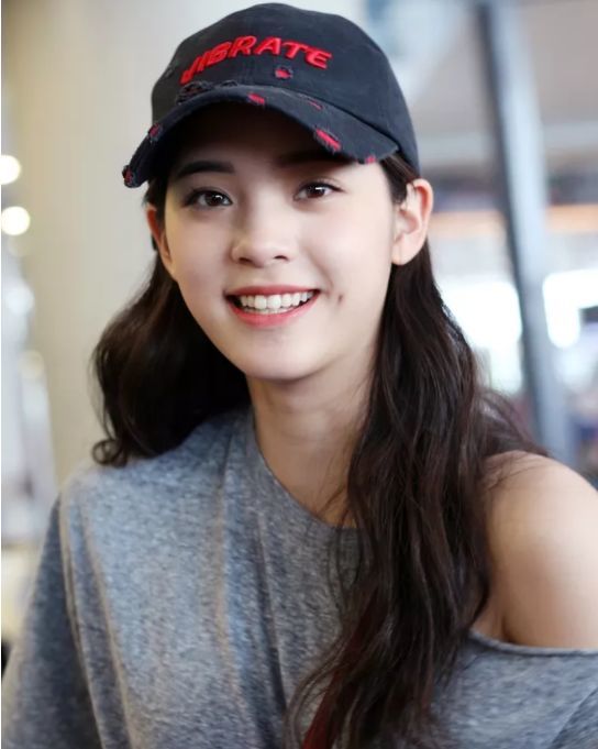 她33岁奉子成婚,结婚 24年生3个女儿,今19岁女儿已成名|傅娟|女儿