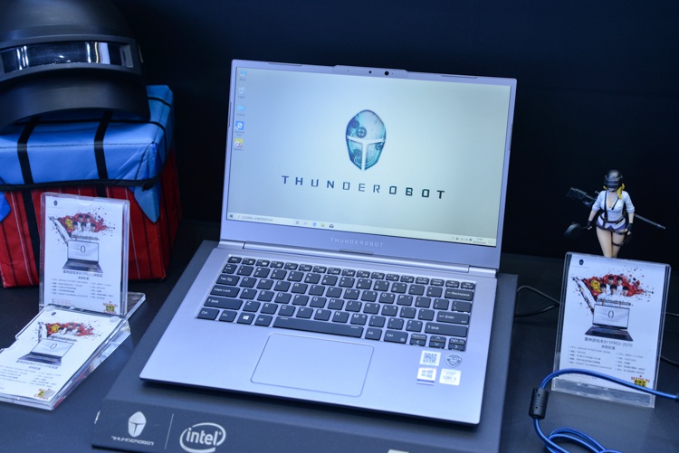 雷神上海旗舰店盛大开业我们在现场帮你体验了一下mixbookair