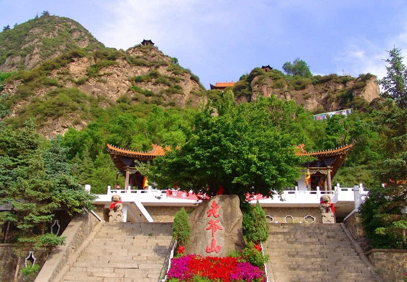 青海大通有一座老爷山曾称北武当西宁最壮观巍峨的山峰