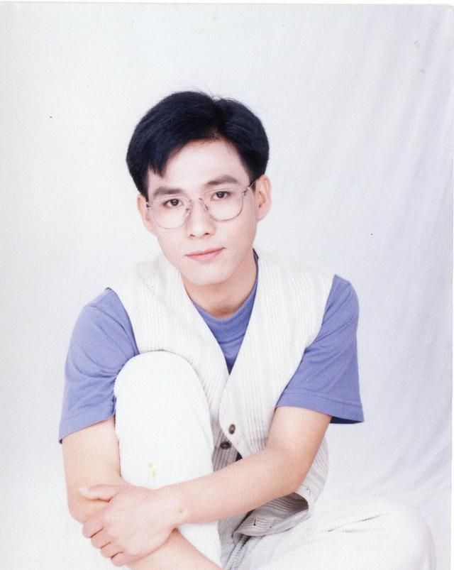 58岁昔日春晚当红歌手,成名后一夜倾家荡产,如今活成这般模样