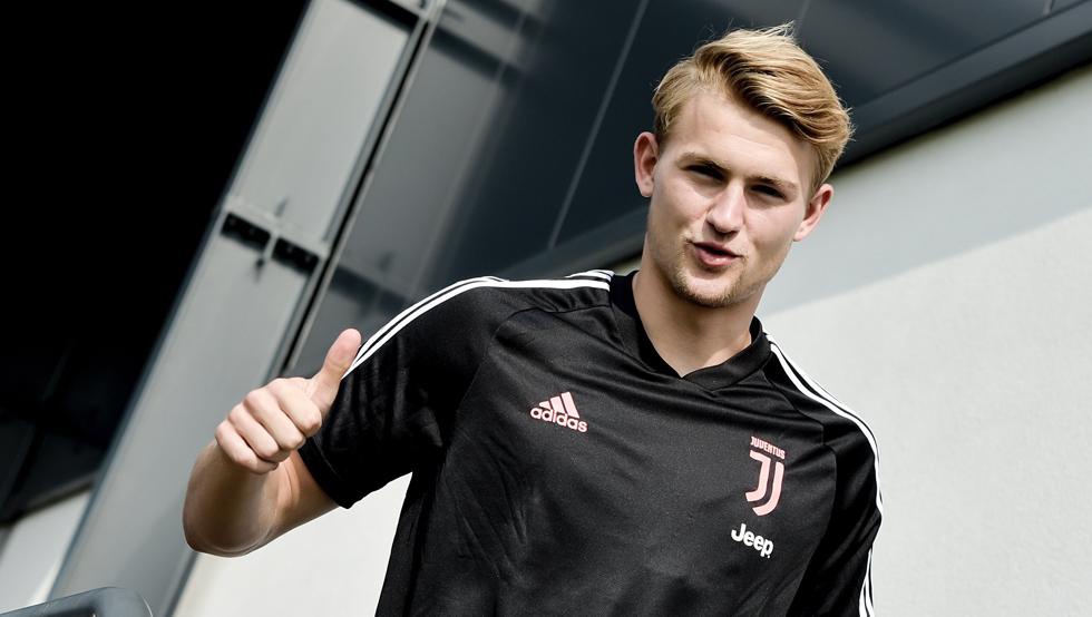 德容曝德里赫特转会巴萨 本人回应:瞎说哪也不去