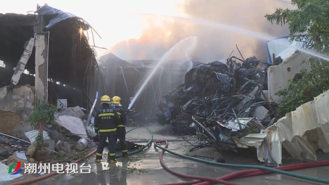 潮州古巷镇古三村一厂房突发大火火势一度十分猛烈