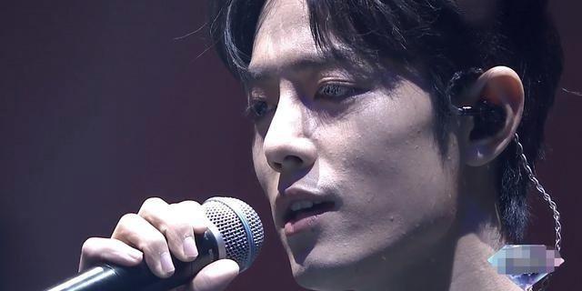 修图师各显神通,杨幂热巴成芭比,肖战痘痘变无暇,李现的最省事