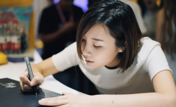 不愧是斗鱼tv牌面主播女流66被新京报整版报道成主播第一人