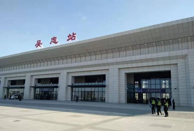 宁夏吴忠历史上的第一列列车开通图