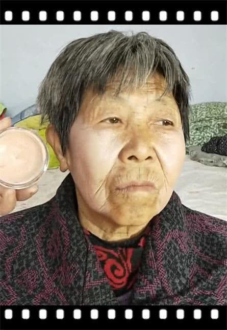 为了变美涂半瓶的遮瑕膏,谁知道竟这么惊艳|遮瑕膏|皱纹|老太太_新浪
