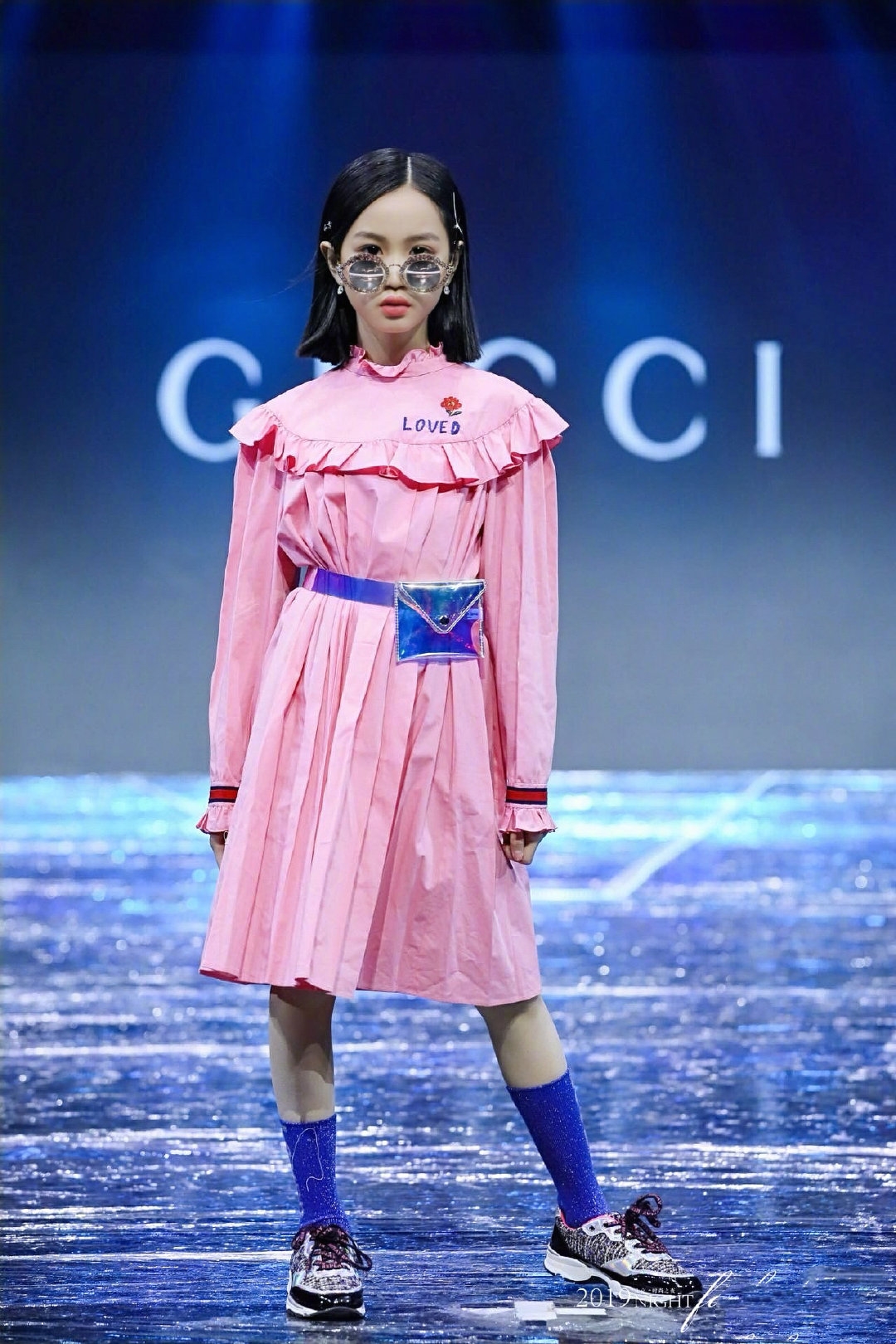 钟丽缇女儿再上t台走秀,考拉浓妆像极妈妈,二女儿超模气质初显