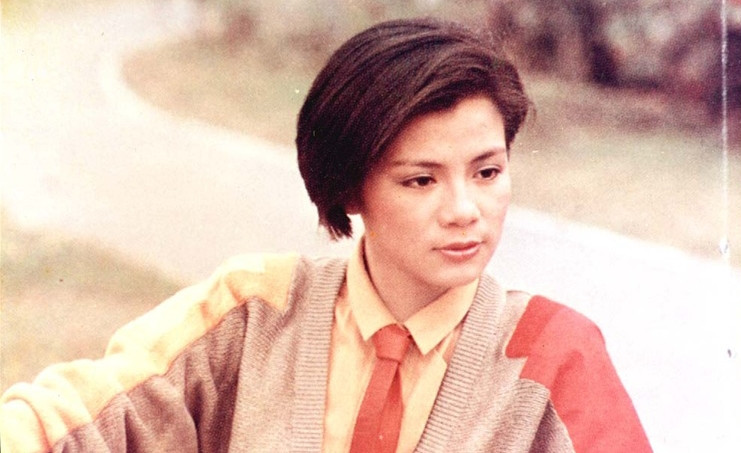 翁美玲生前最后几个月的照片,身材瘦骨嶙峋,眼睛很大却失了光彩