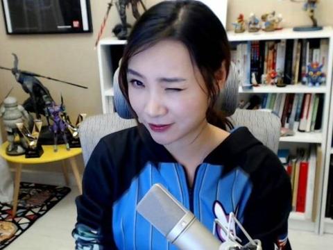 不愧是斗鱼TV牌面主播！女流66被新京报整版报道，成主播第一人|斗鱼|整版|主播_新浪新闻