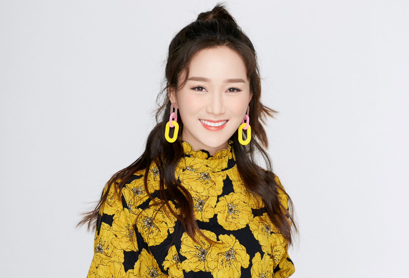 龙梅子沉寂中的晋升在娱乐圈踏出一条光明大道