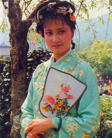 87版《红楼梦》:饰演迎春的演员,临时找的比御用的更像二木头