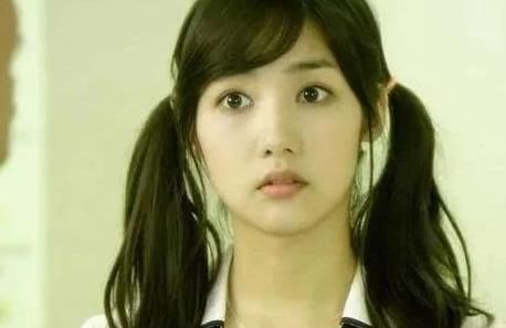 因整容风波退出娱乐圈,如今重整旗鼓再度复出,依旧是宅男女神