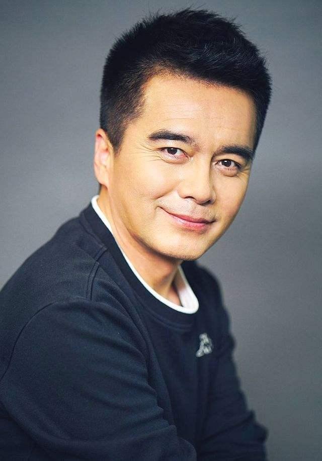 气质好的老牌男明星薛绍赵文瑄帅气迷人张涵予面容坚毅