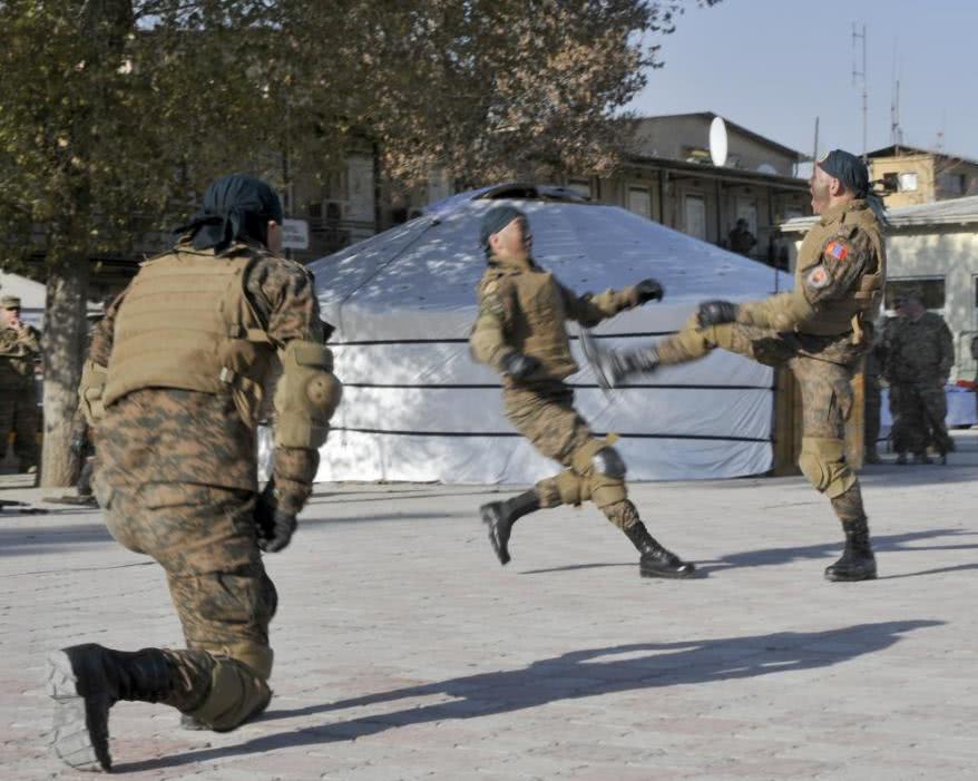 蒙古国特种部队装备升级,ak正在淘汰,欧美先进武器成为主流