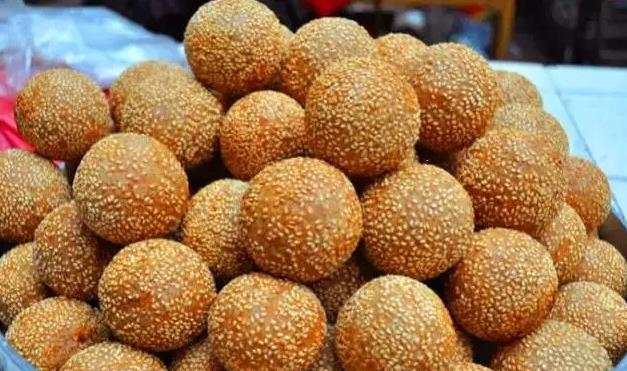 广东经典过年小吃"煎堆",外脆里嫩,好吃而不腻,你吃过吗?