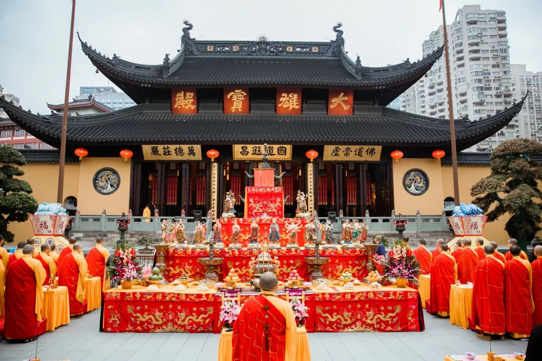 去寺院里参加法会，到底代表着什么？|佛教|法师|穿着|佛经|放生_新浪新闻