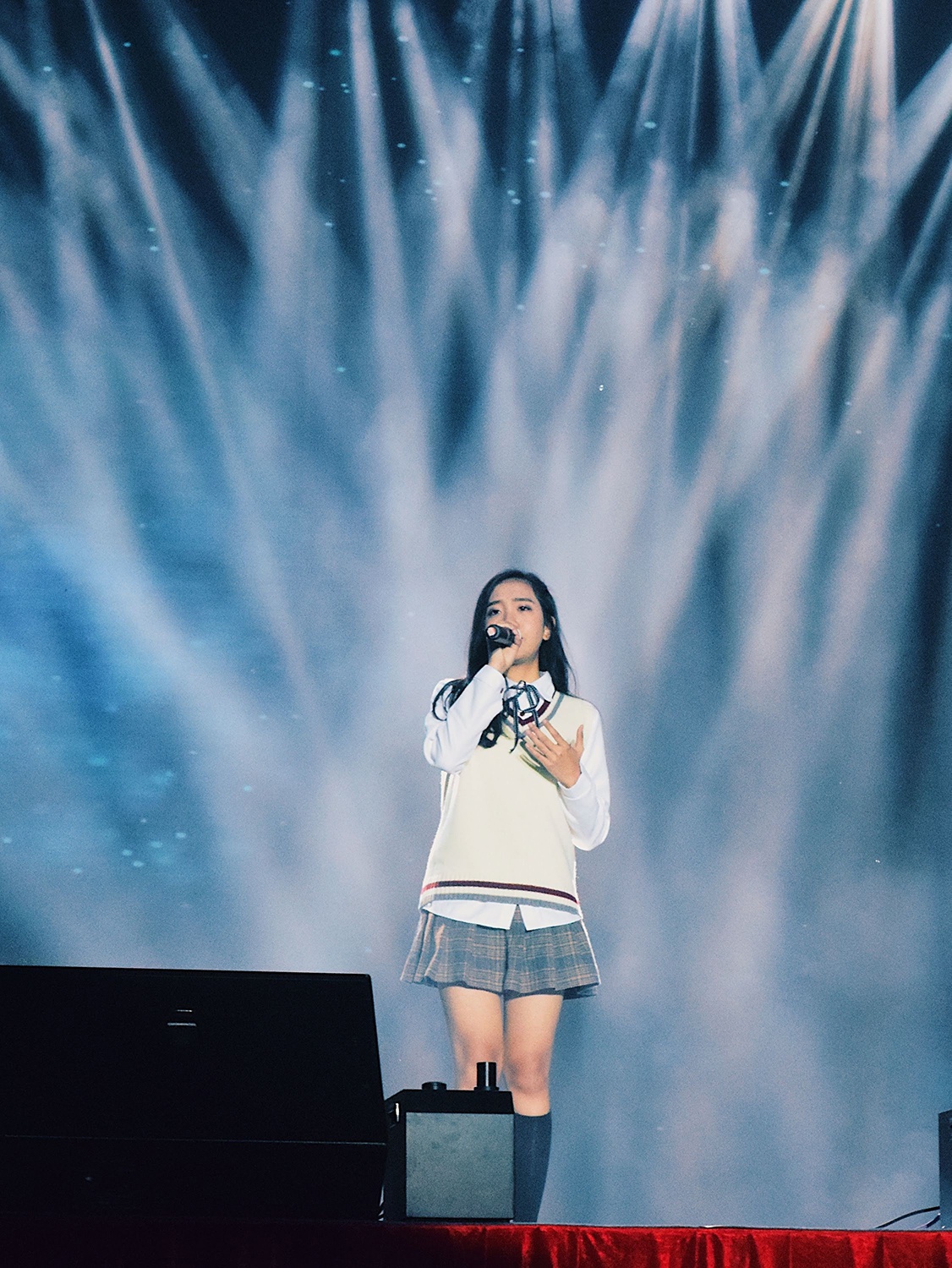 陈颖恩亮相深圳 与千位学生共迎新年